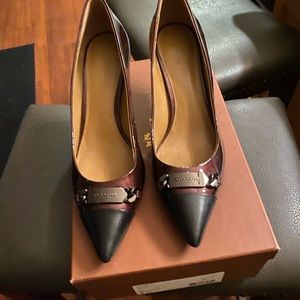 Ladies patent leather pumps